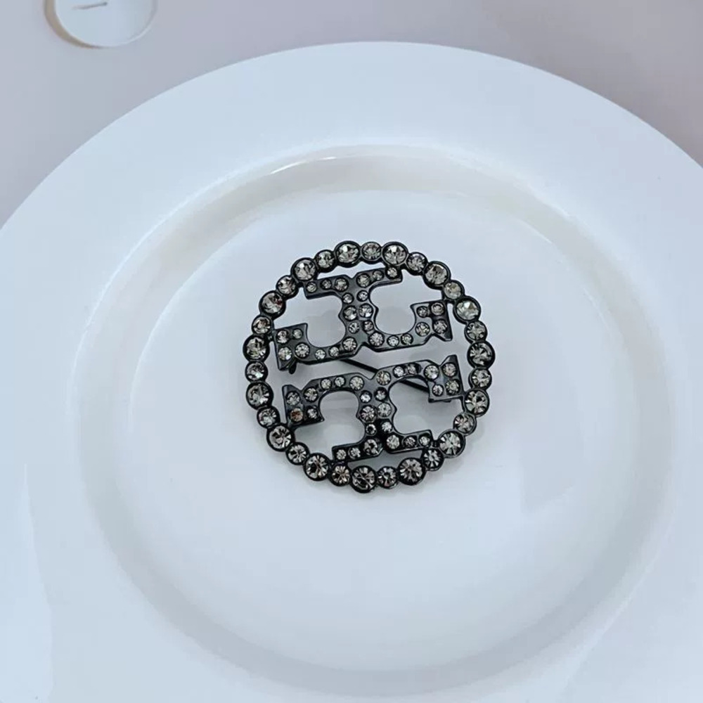 Tory Burch Full Diamond Geometric Round Hollow Letter Mom Daughter Brooch